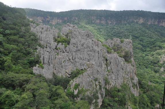 Paredão de pedra no Parque Nacional de Ubajara - CE
